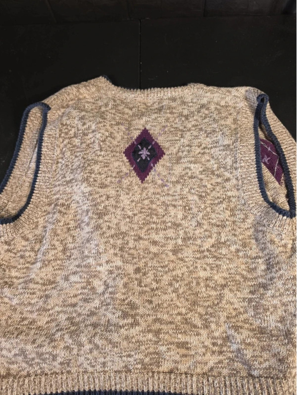 Embroidered vest - Picture 5 of 6